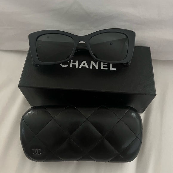 CHANEL SUNGLASSES - Picture 4 of 6